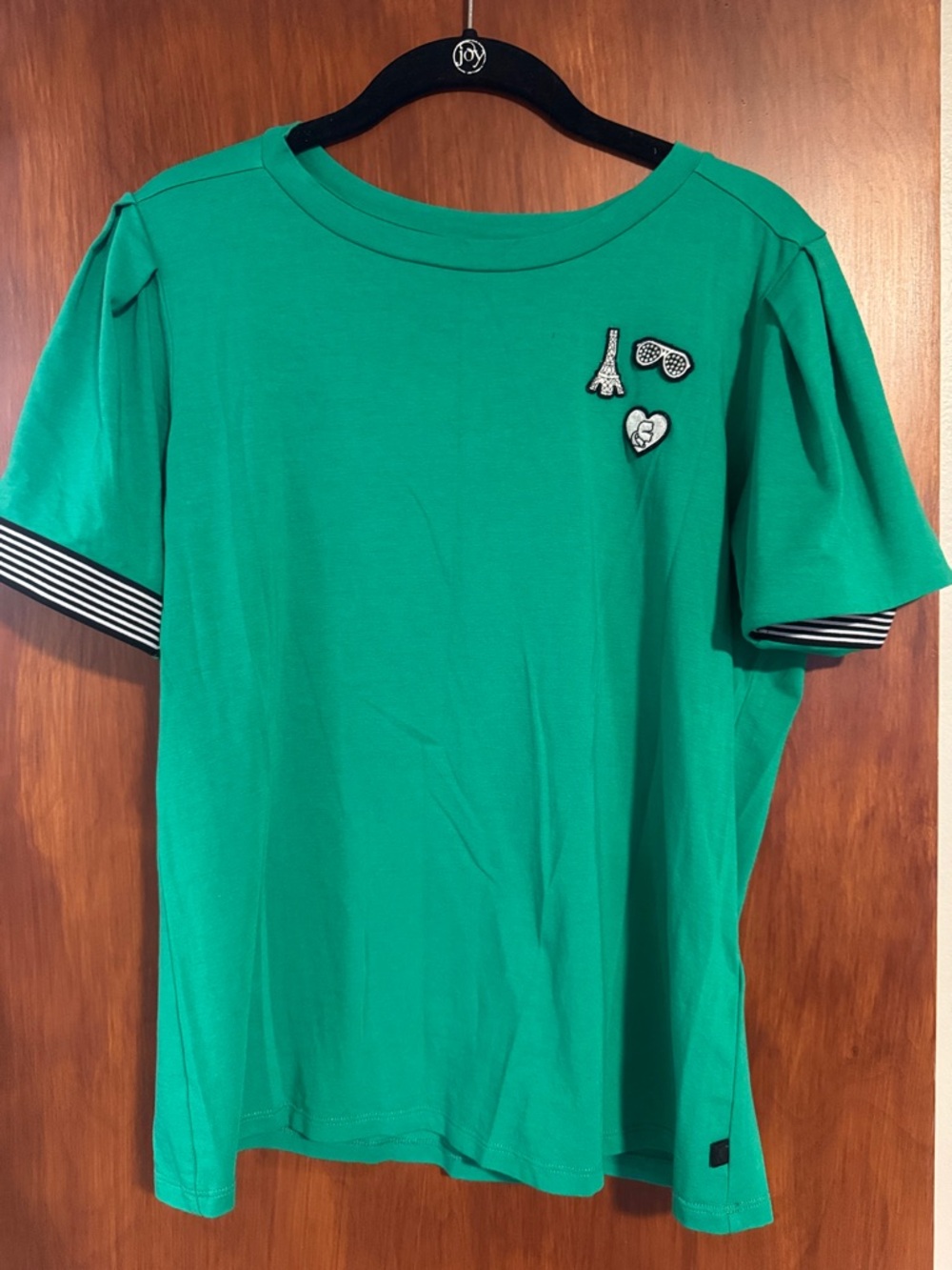 Girls' Green Patch-Accent Short Sleeve Top sz M